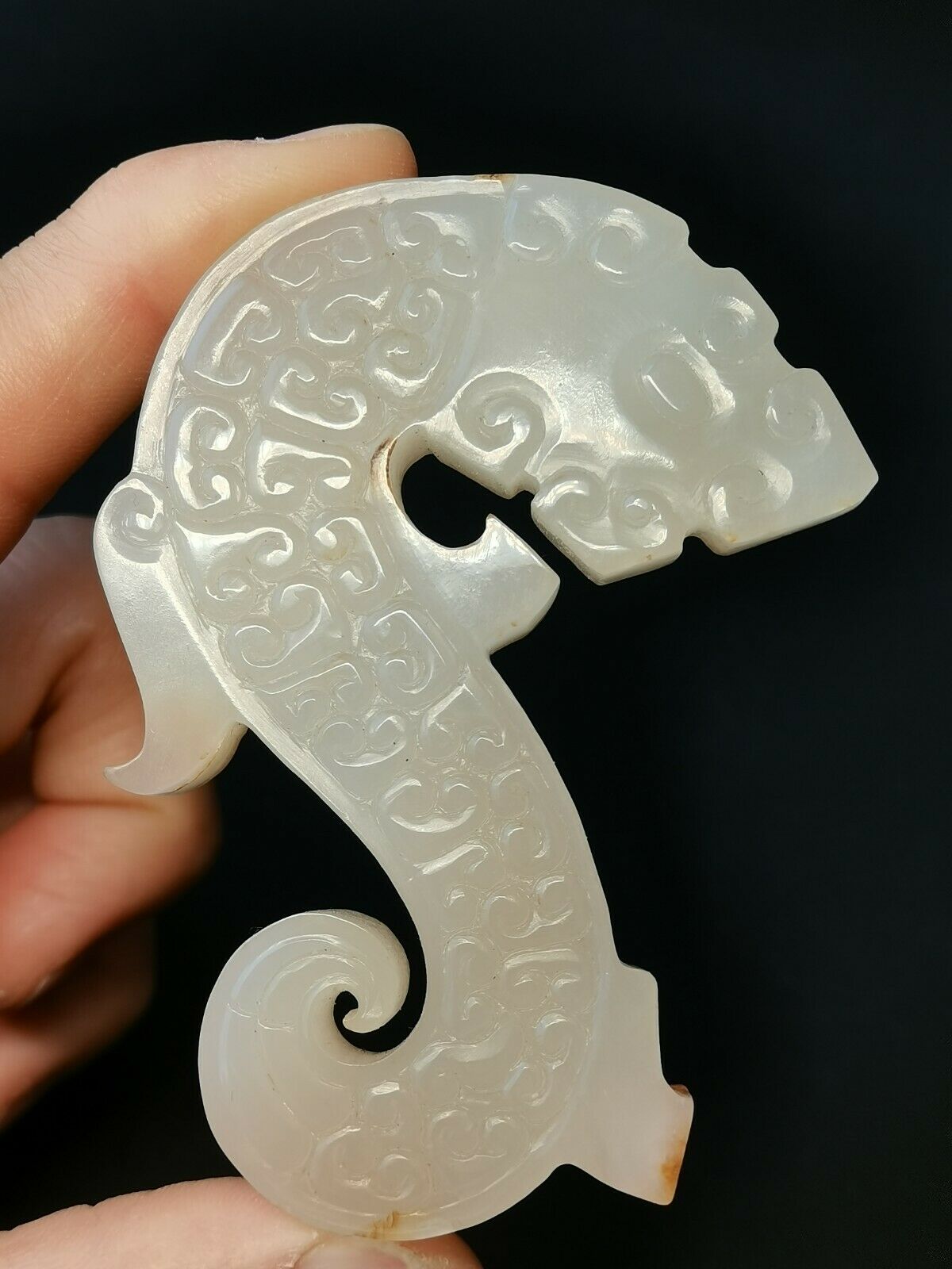 China Jade Dragon Pendant White Jade Amulet Dragon Statue